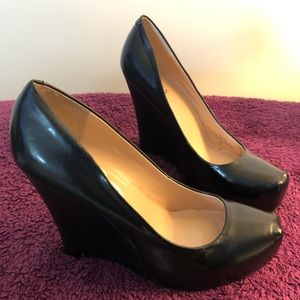 New - Guess Platform Wedge